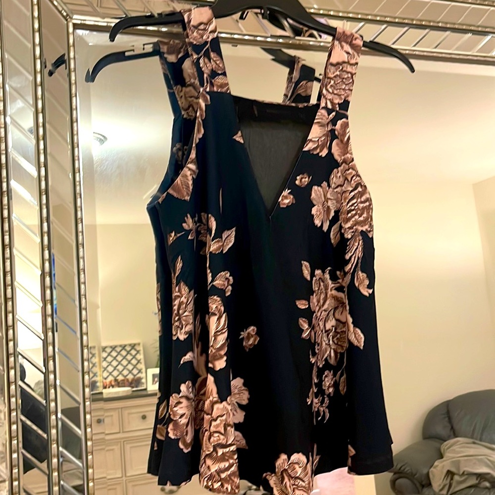 MINKPINK floral tank top. Black and rosegold patterned. Fully lined. Size Small.